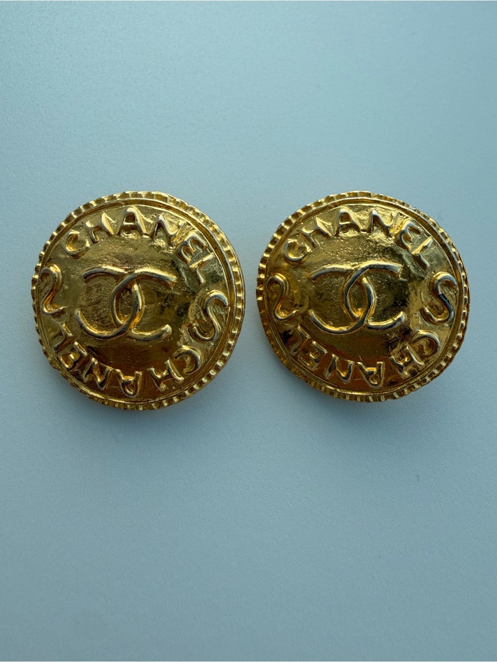 💯 Authentic CHANEL Vintage Gold CC Logo Round Clip-On Earrings